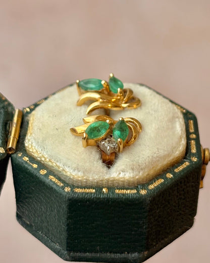 Pendientes de botón con esmeraldas de 0,40 quilates y diamantes «Bilia»