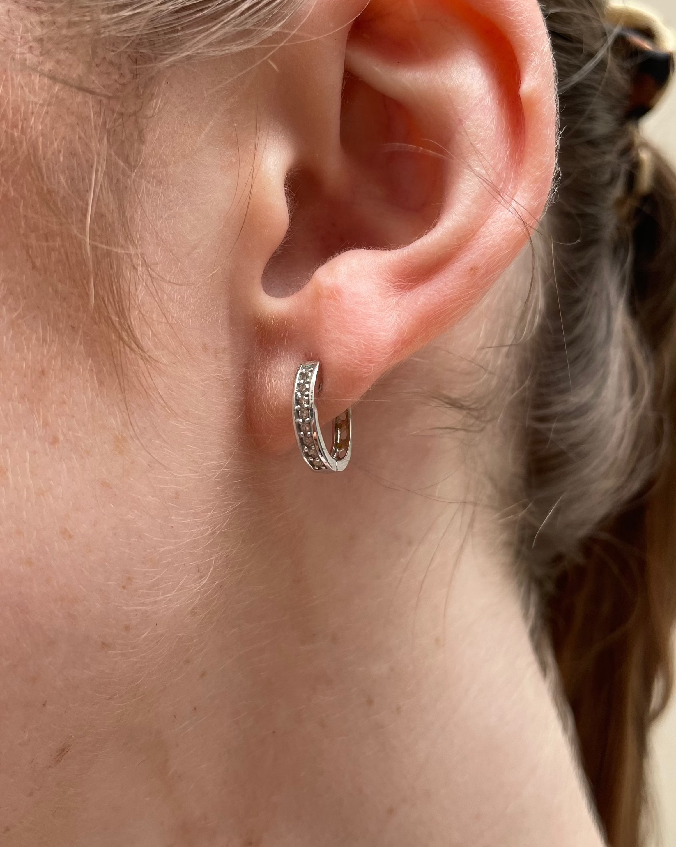 16 Diamond Hoop Earrings "Belna"