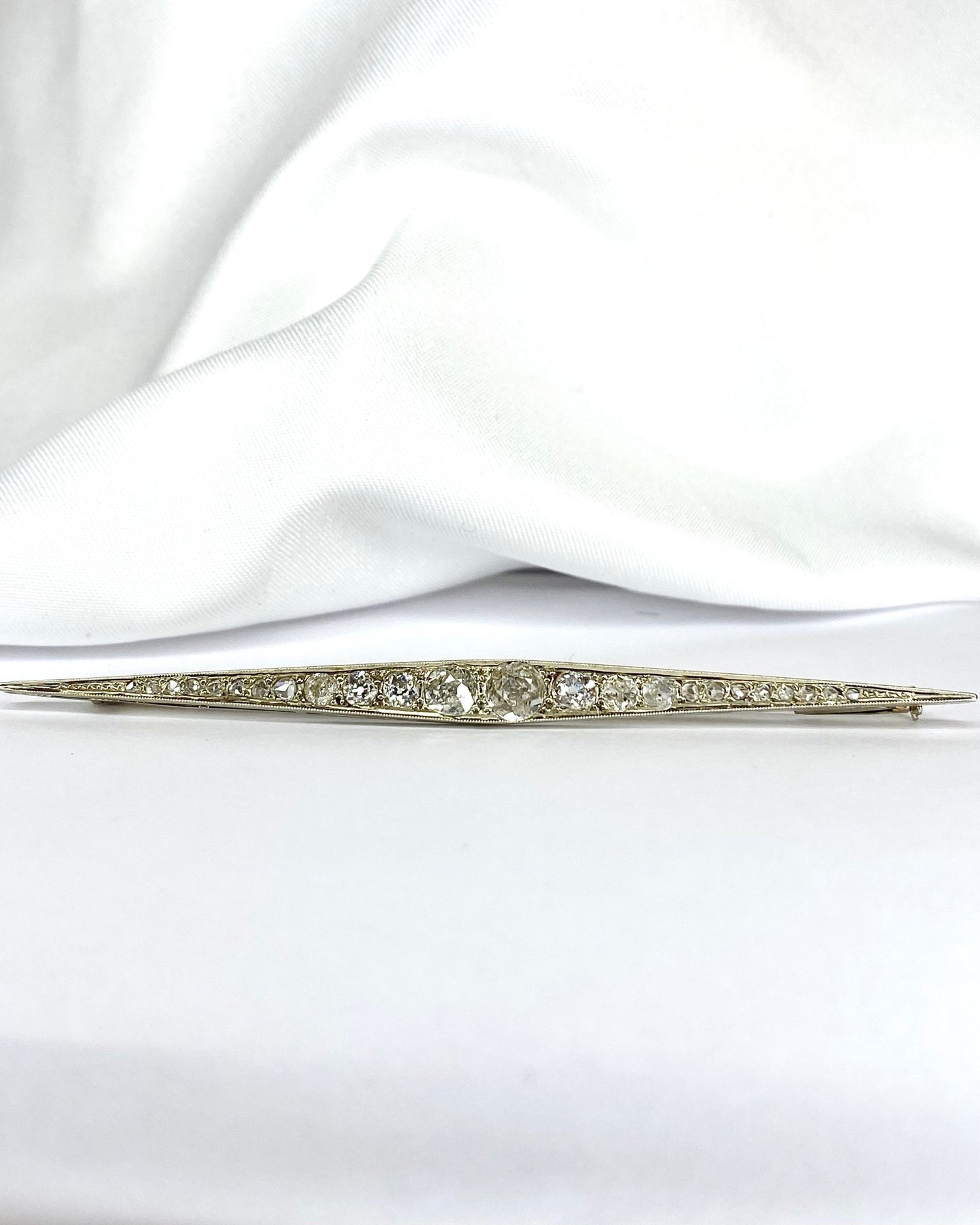 Broche Art Déco Diamants 1.35 carat "Diana" - Elliade Paris