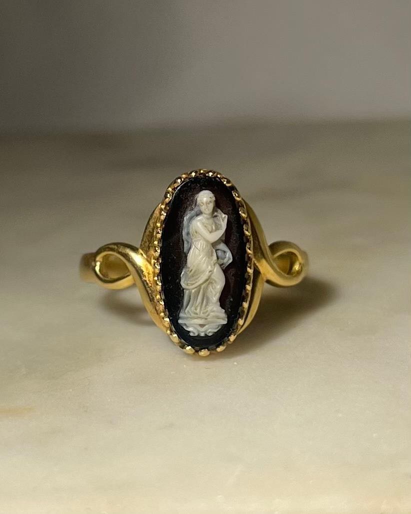 Anillo vintage de ágata con camafeo &quot;Afrodita&quot;