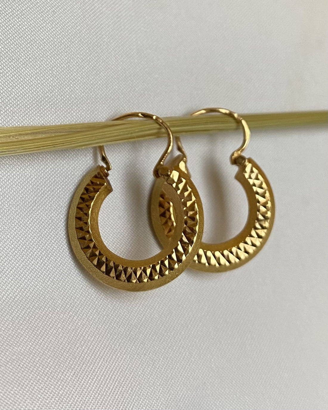 Pendientes de aro vintage dorados "Charline"