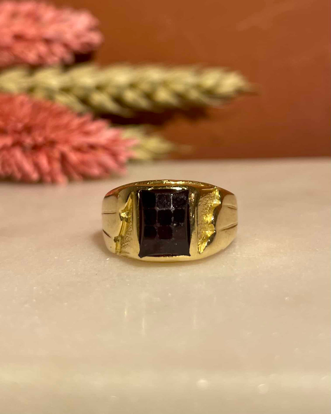 0.70 carat &quot;Méloé&quot; Garnet Signet Ring