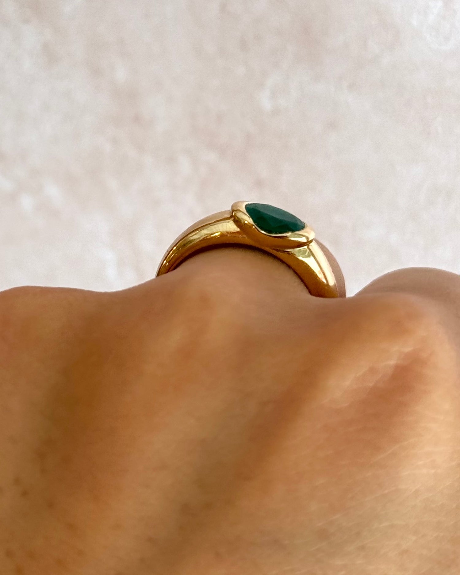 Bague Jonc Émeraude 0.74 carat "Elsa"