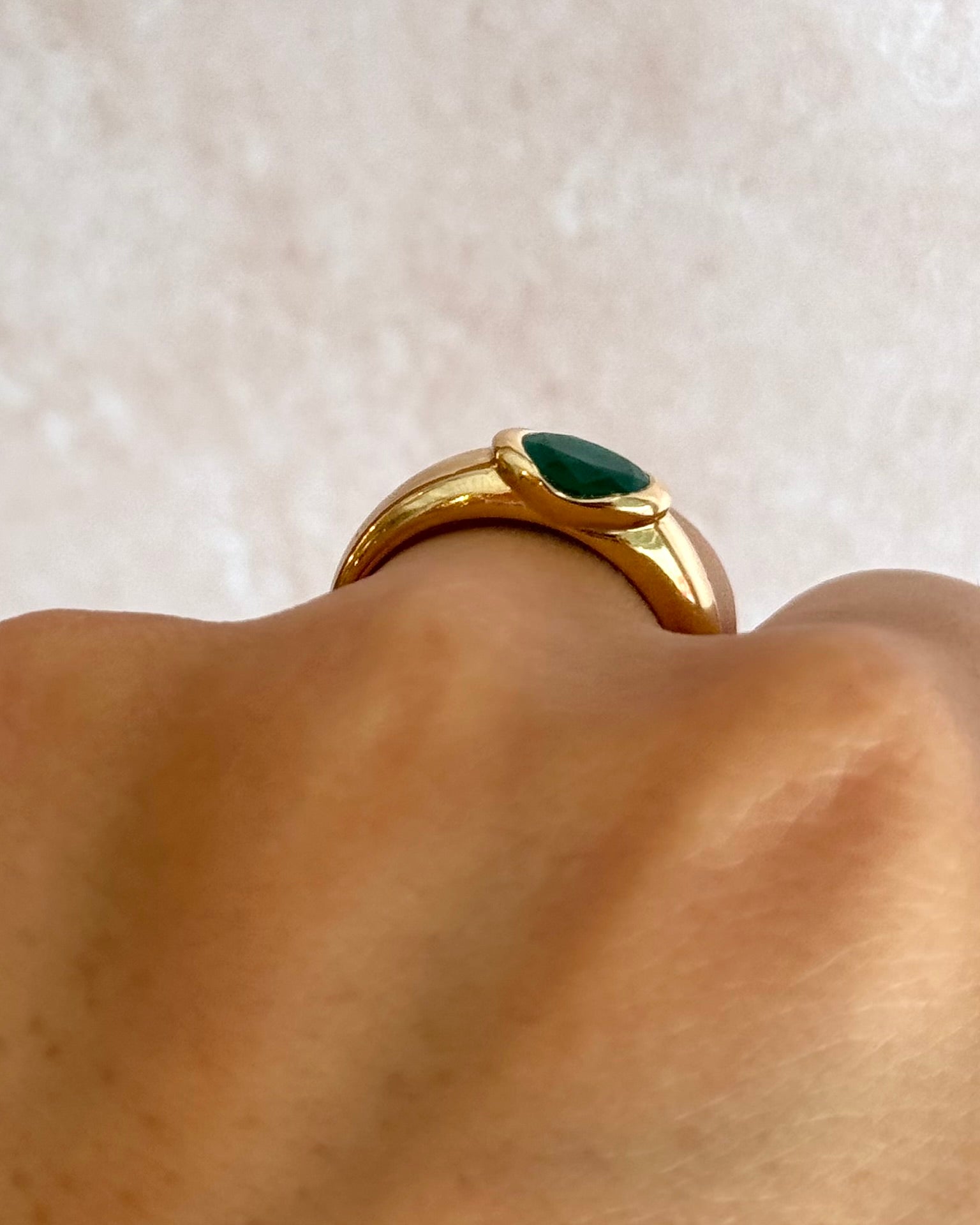 Bague Jonc Émeraude 0.74 carat "Elsa"