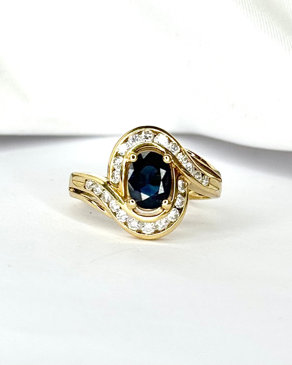 Bague Tourbillon Saphir 1 carat &amp; Diamants 0.44 carat "Morganne"
