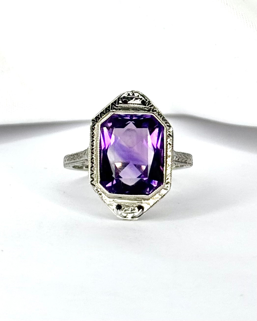 Art Deco Amethyst 4.30 Carat Ring "Kim"