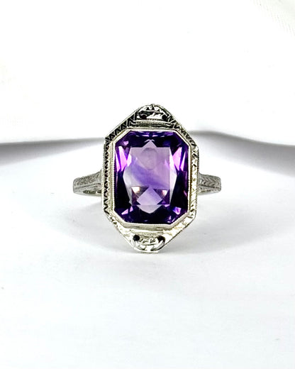 Art Deco Amethyst 4.30 Carat Ring "Kim"