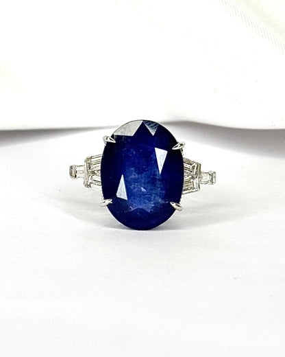 Anillo Trilogía Zafiro Ceilán 10.69 quilates y Diamantes 0.60 quilates "Katia"
