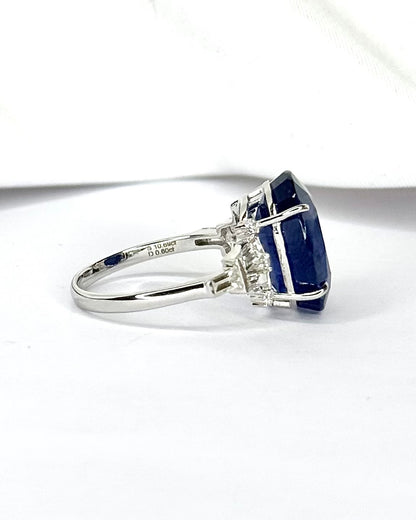 Anillo Trilogía Zafiro Ceilán 10.69 quilates y Diamantes 0.60 quilates "Katia"