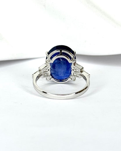 Anillo Trilogía Zafiro Ceilán 10.69 quilates y Diamantes 0.60 quilates "Katia"