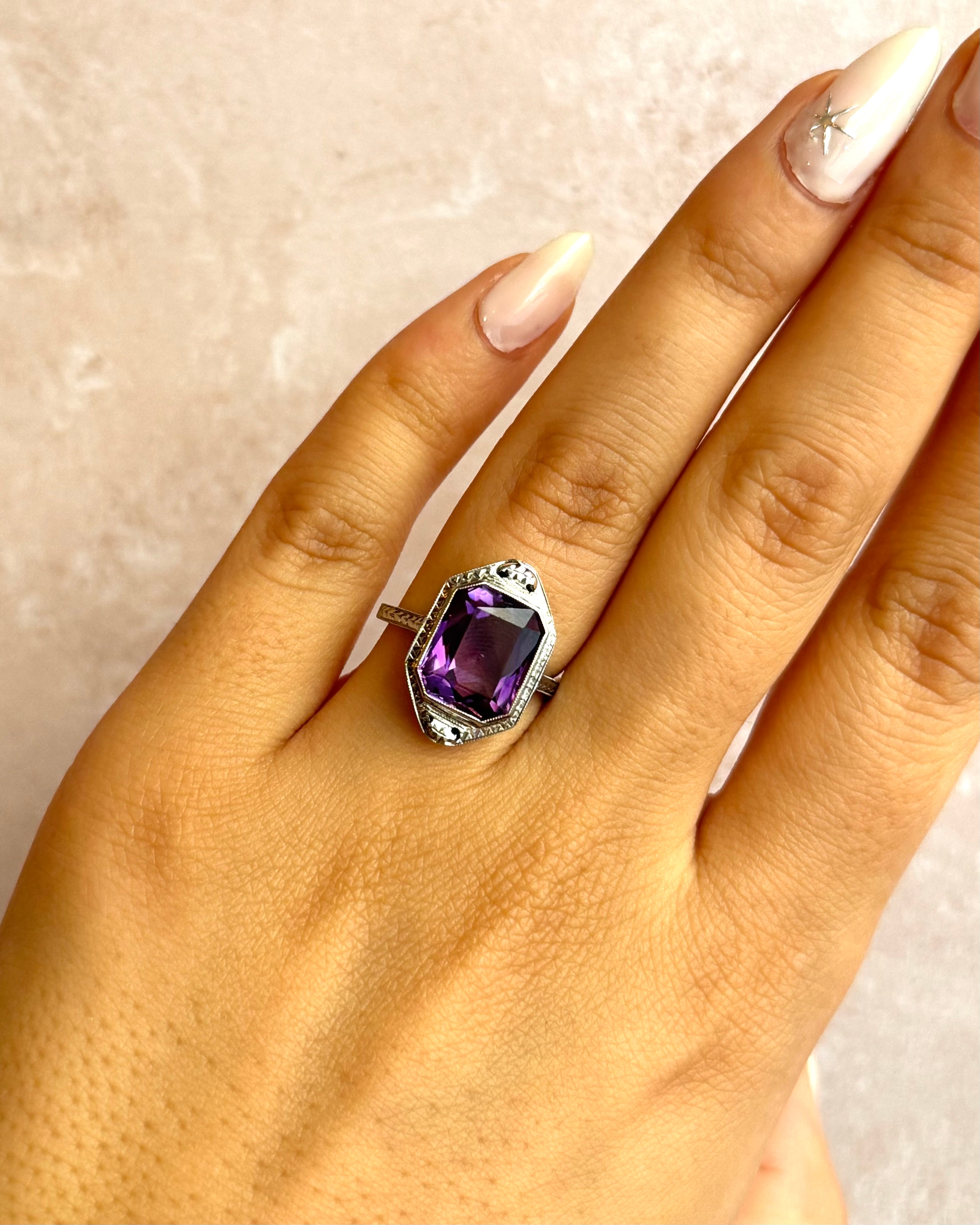 Art Deco Amethyst 4.30 Carat Ring "Kim"