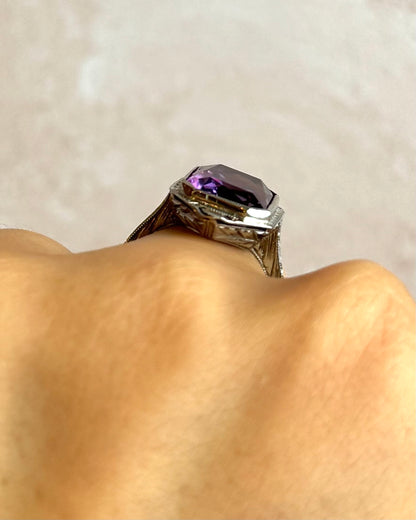 Art Deco Amethyst 4.30 Carat Ring "Kim"