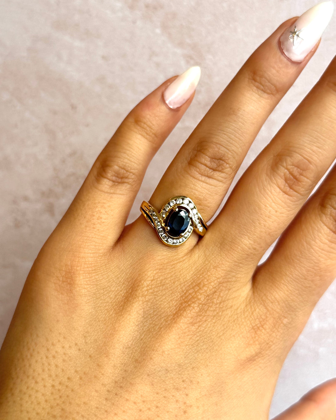 Anillo Tourbillon Zafiro 1 quilate y Diamantes 0.44 quilate "Morganne"