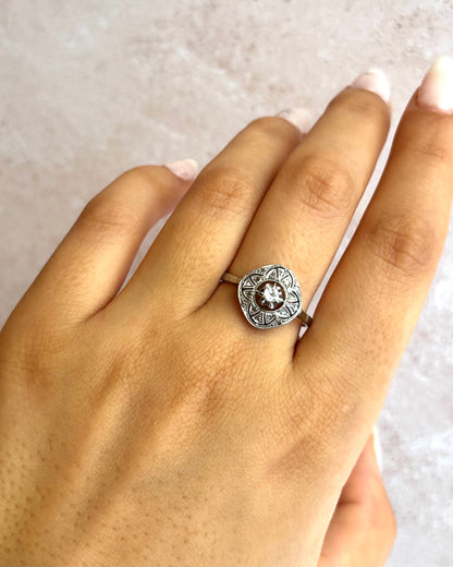Art Deco Diamond Ring "Jade"