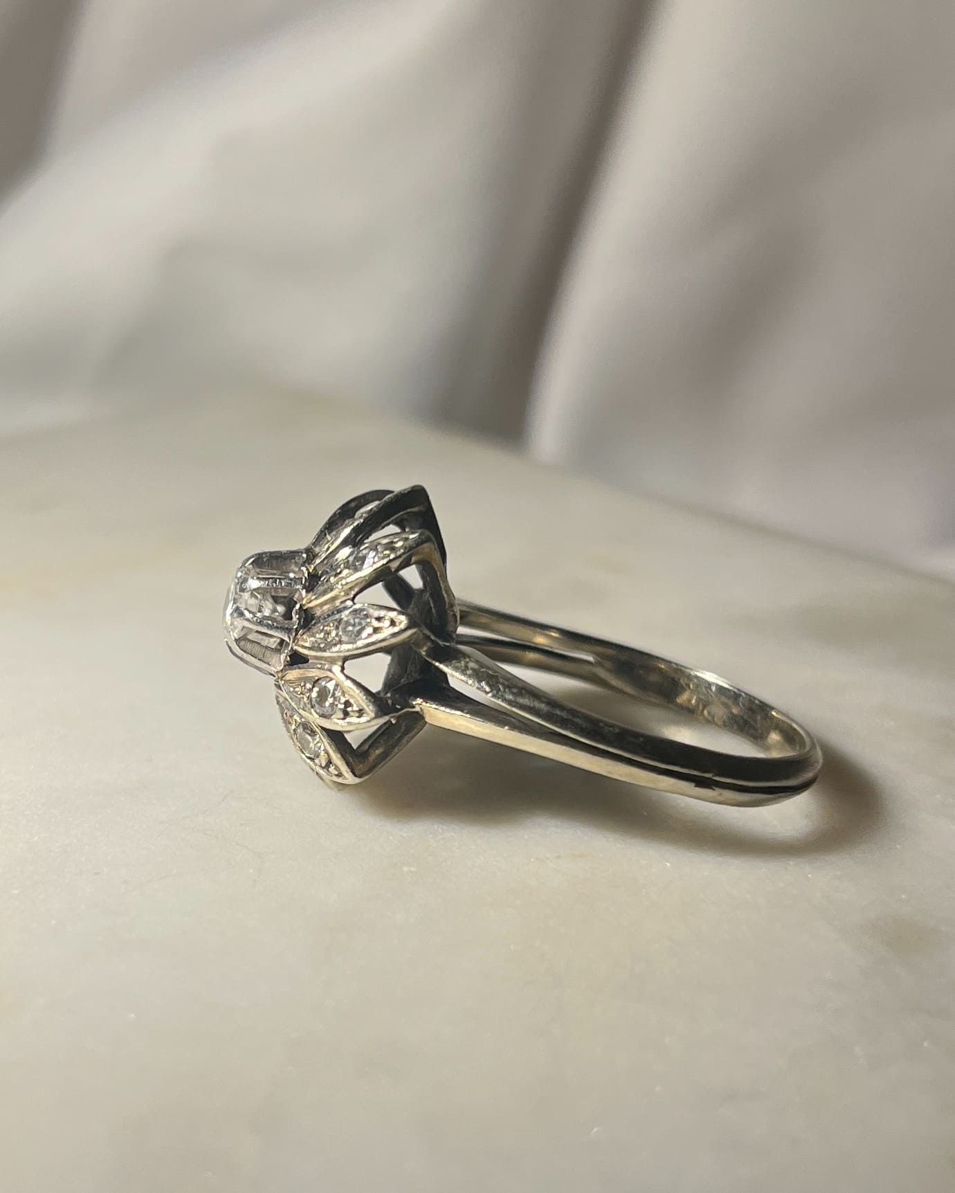Bague Marguerite diamant 0.30 carat "Christina" - Elliade Paris