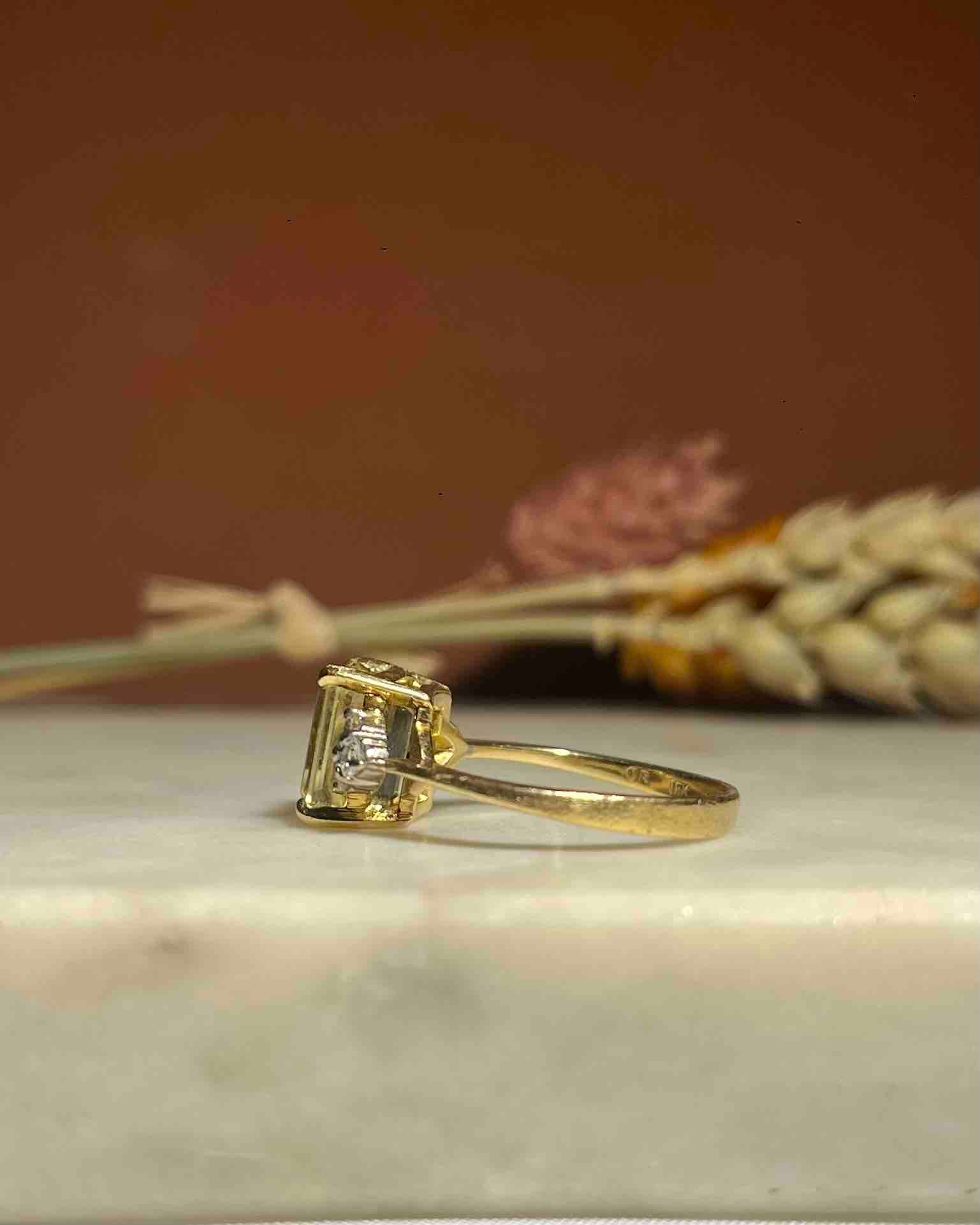 Anillo trilogía de citrino y diamantes "Cléome"
