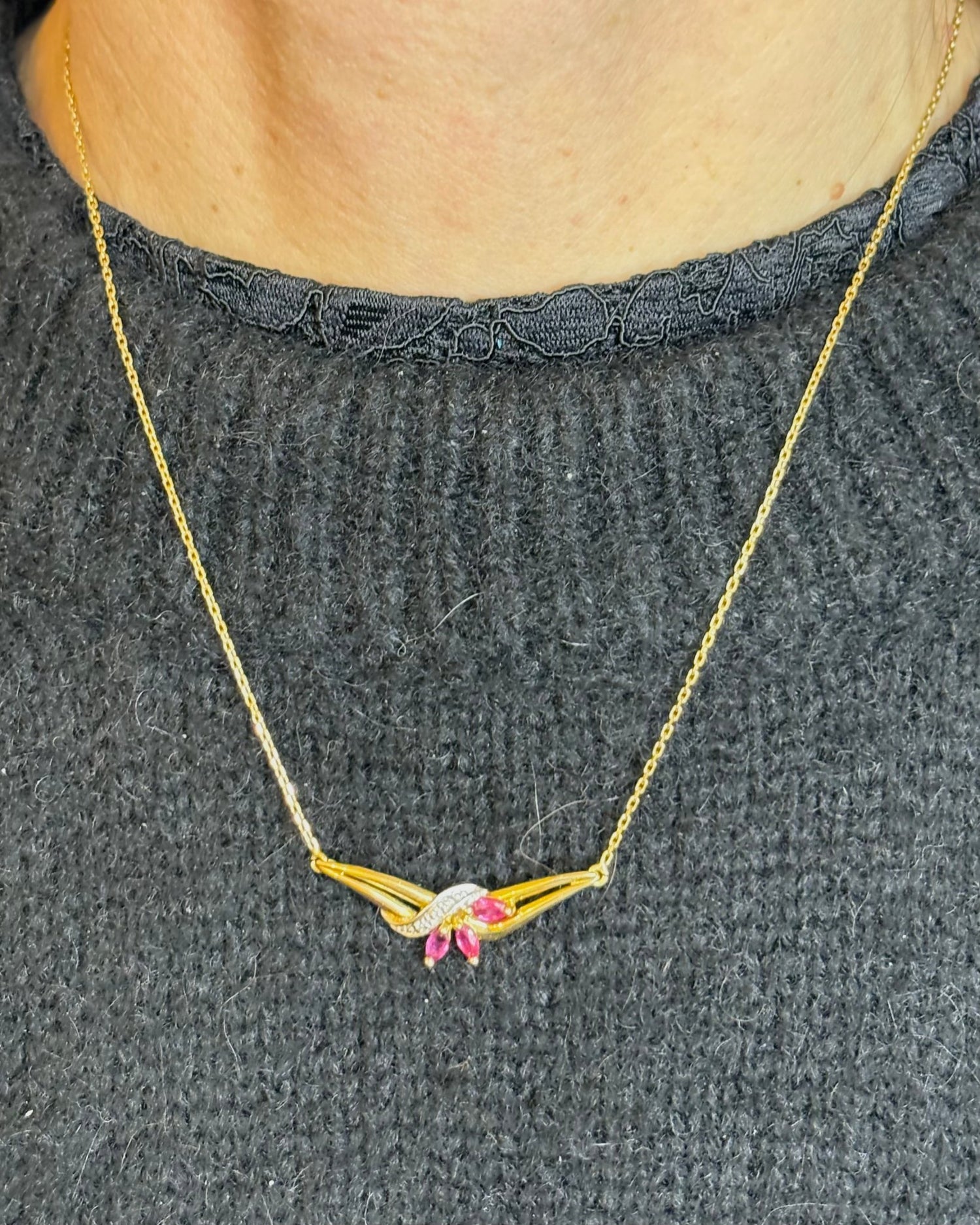 Collier 3 Rubis &amp; 2 Diamants &quot;Aylin&quot; - Elliade Paris