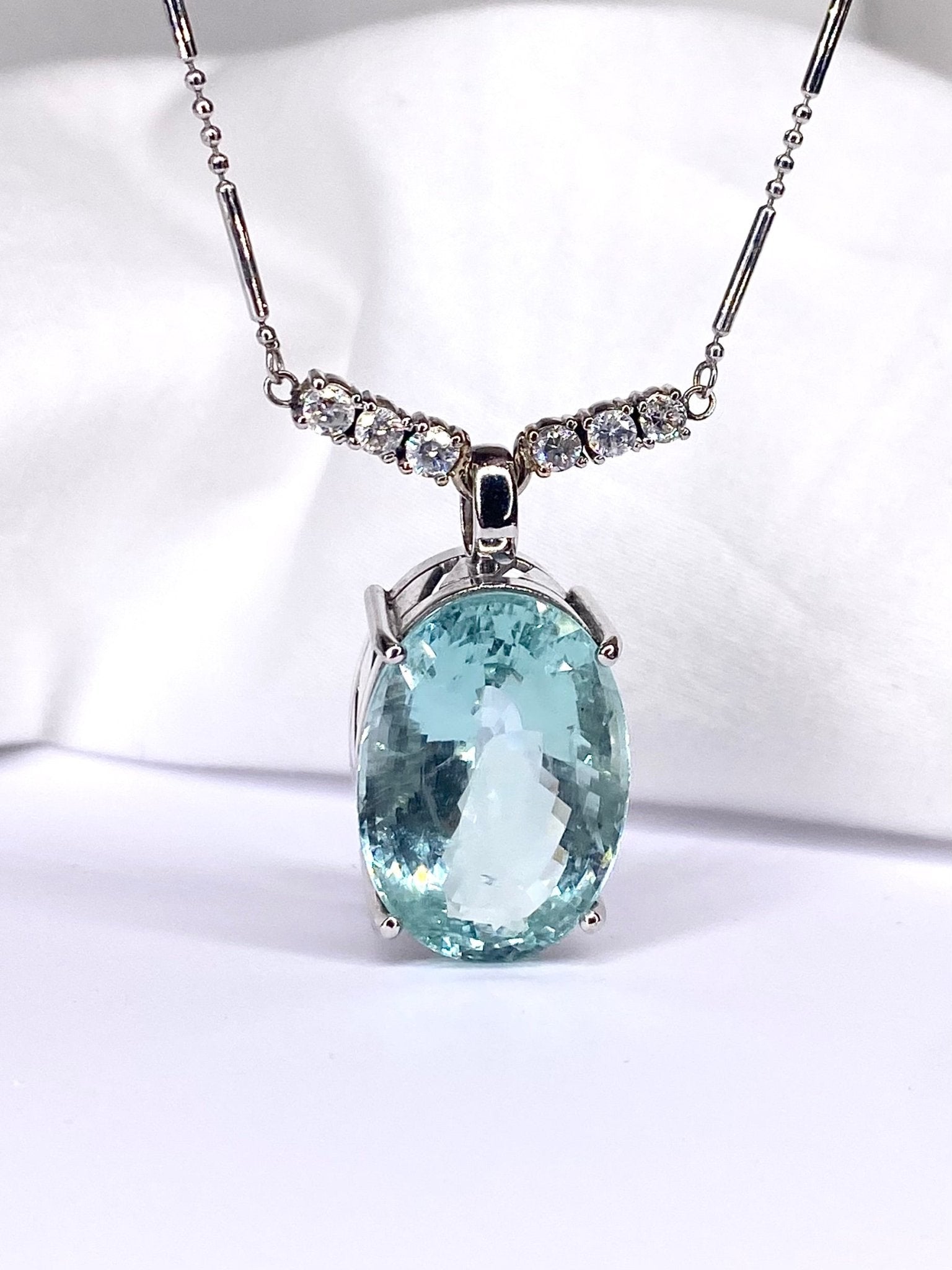 Collier Aigue marine 15 carats et diamants 0.60 carat "Athénaïs" - Elliade Paris