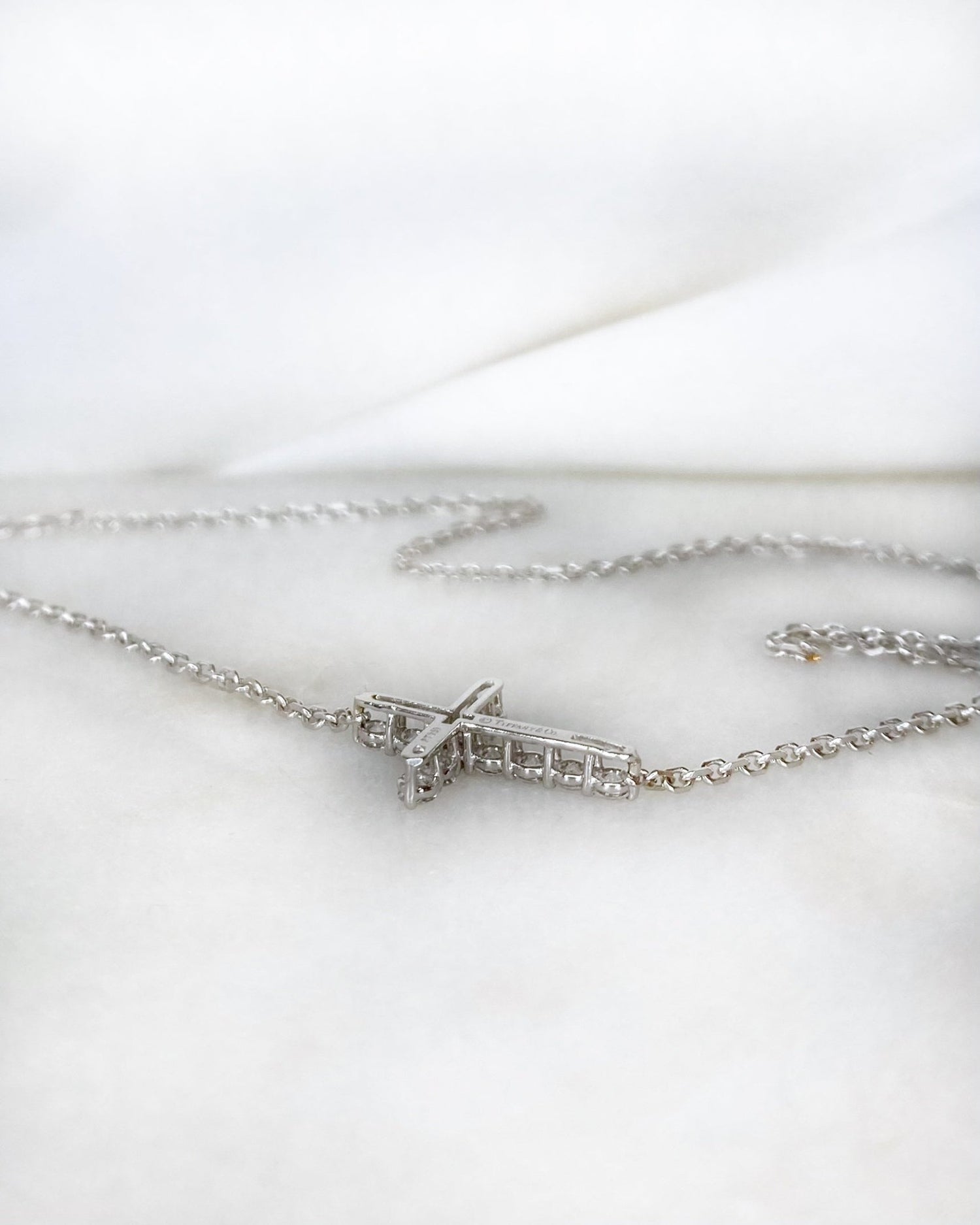 Collier Croix Tiffany &amp; Co Diamants 0.45 carat &quot;Charline&quot; - Elliade Paris