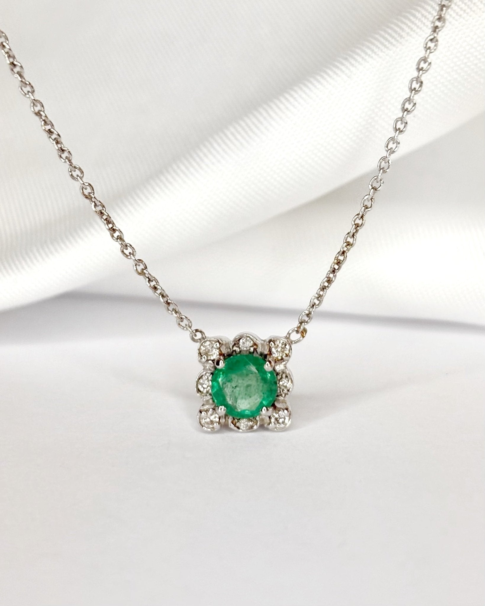 Collier Émeraude 0.40 carat &amp; Diamants "Basima" - Elliade Paris