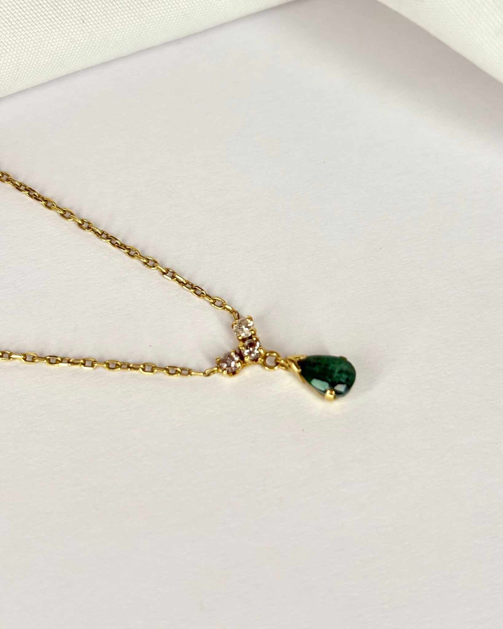 Collier Émeraude 0.44 carat &amp; 3 Diamants &quot;Valérie&quot; - Elliade Paris