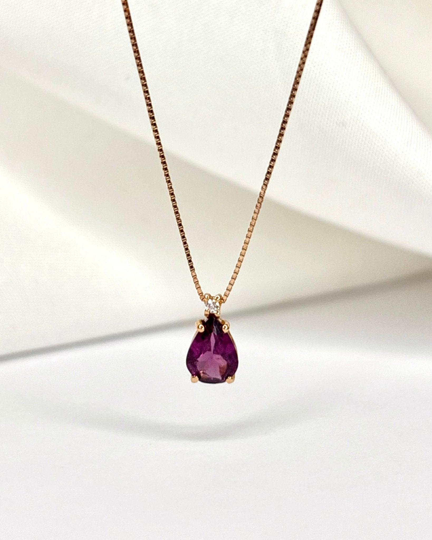 Collier Grenat Poire 0.65 carat &amp; Diamant "Gina" - Elliade Paris
