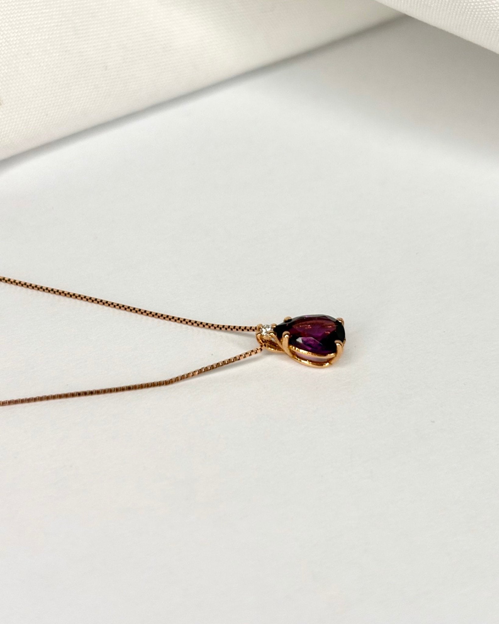 Collier Grenat Poire 0.65 carat &amp; Diamant &quot;Gina&quot; - Elliade Paris