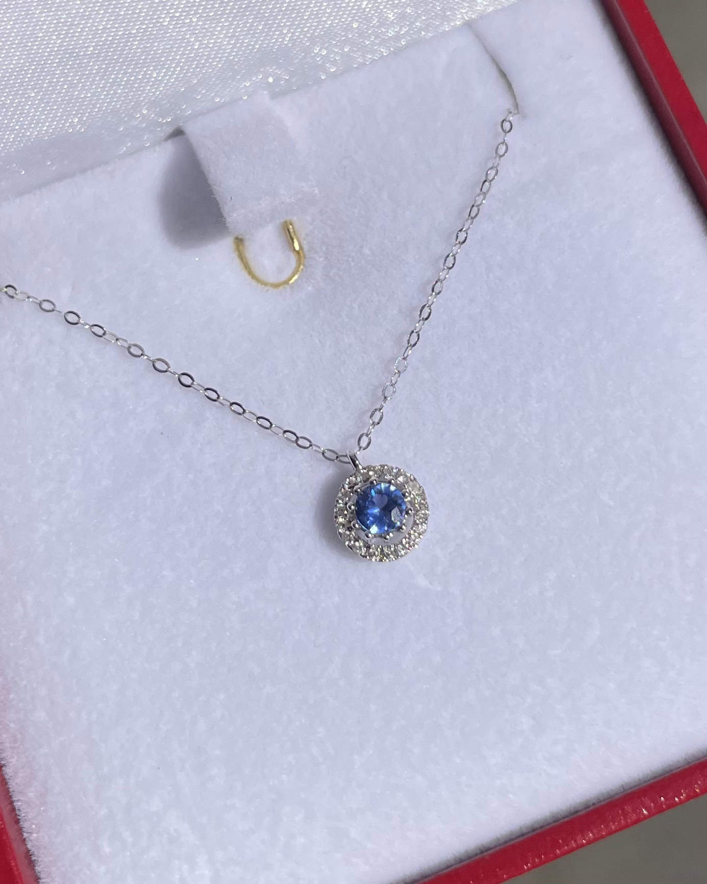 Collier Marguerite Saphir &amp; Diamants &quot;Eunice&quot; - Elliade Paris