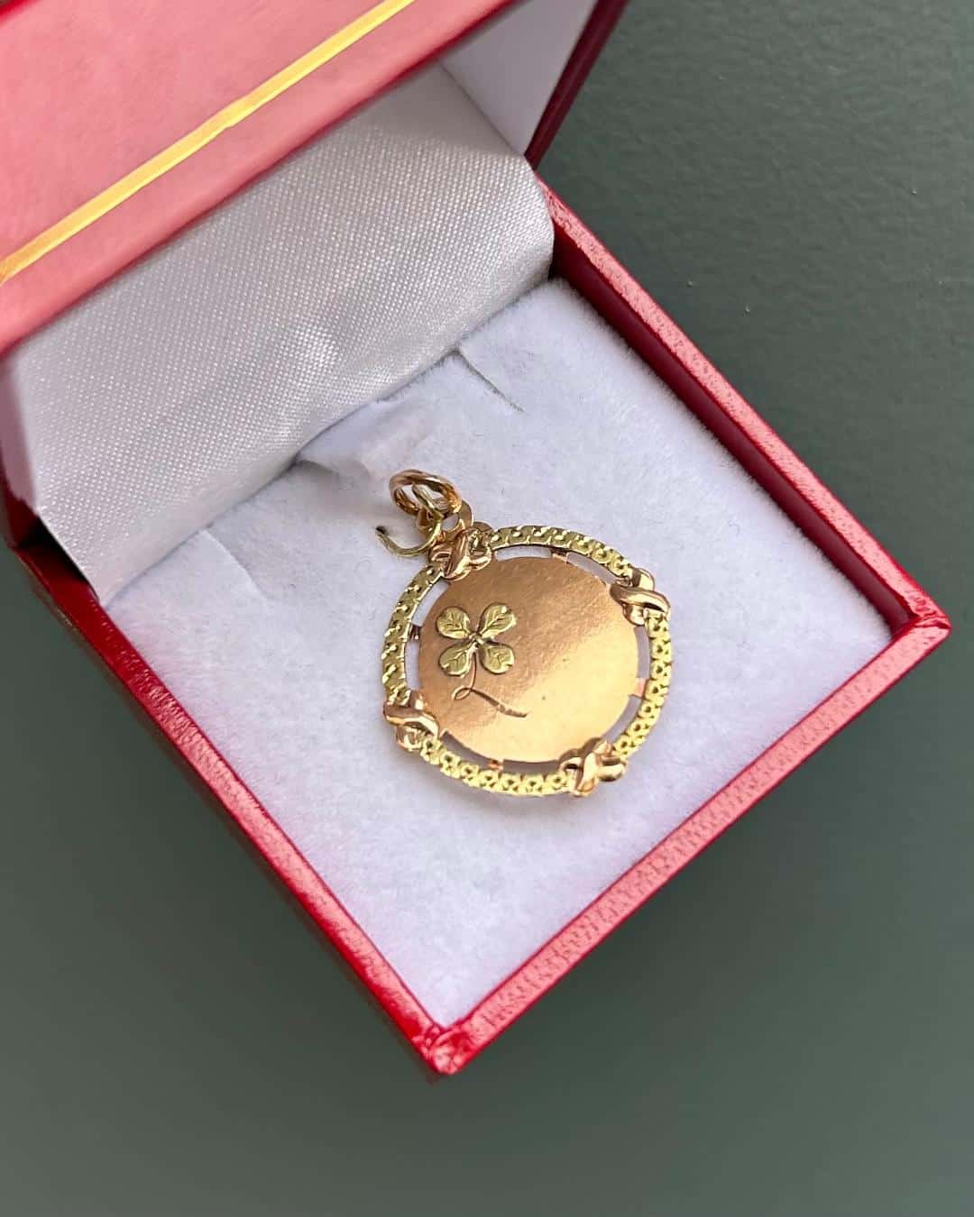 18-carat gold medallion pendant &quot;Mayla&quot;