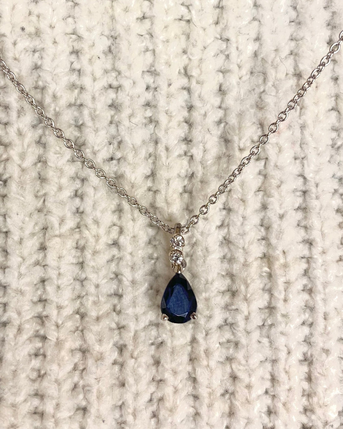 Collier Or 3,61g, Saphir 0.84 carat &amp; Diamants "Marlene" - Elliade Paris