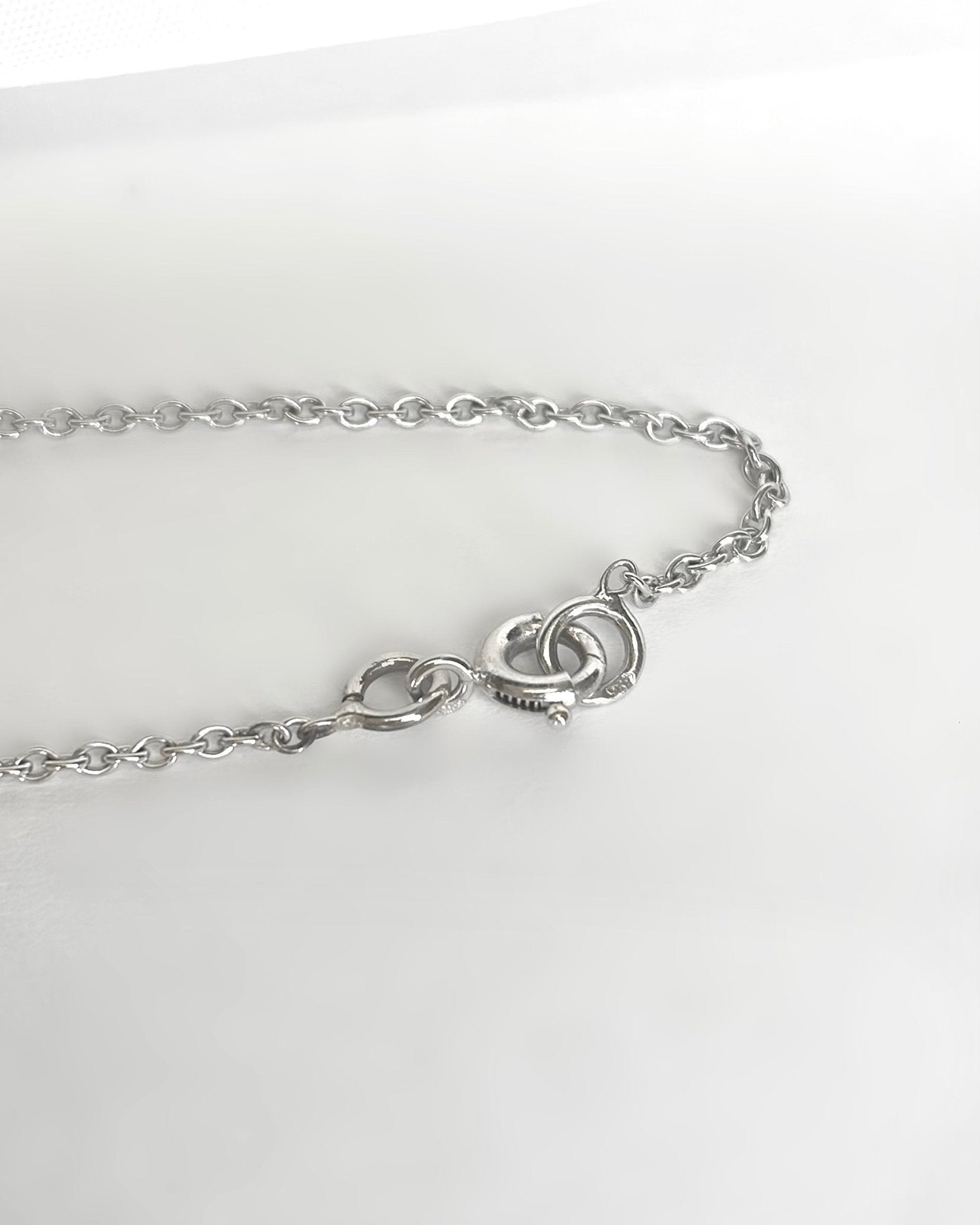 Collier Or 3,61g, Saphir 0.84 carat &amp; Diamants "Marlene" - Elliade Paris