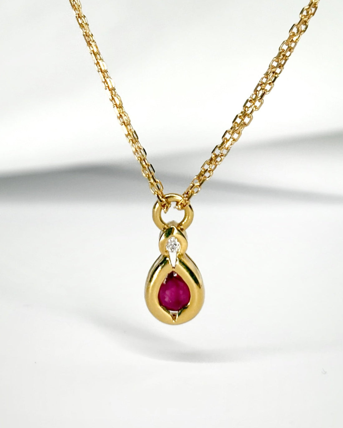 Collier Rubis 0.35 carat, Diamant &amp; 3.87g Or "Serena" - Elliade Paris