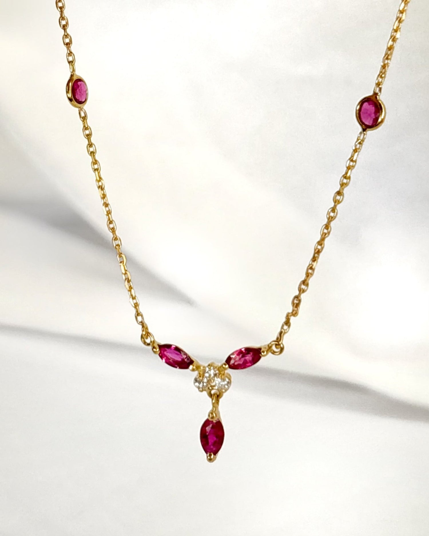 Collier Rubis 0.63 carat &amp; Diamants "Ombeline" - Elliade Paris