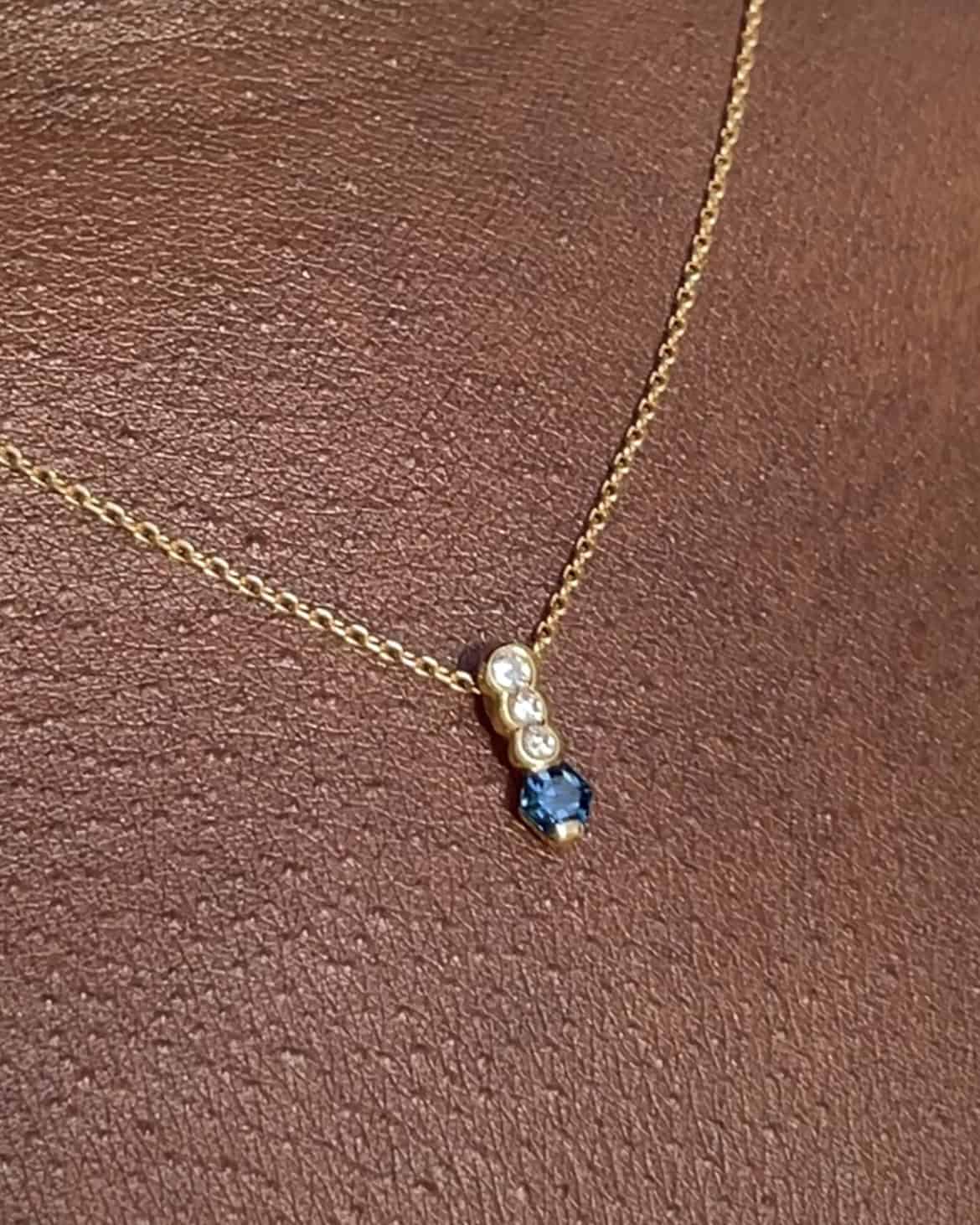 Collier Saphir 0.50 carat &amp; Diamants &quot;Isadora&quot; - Elliade Paris
