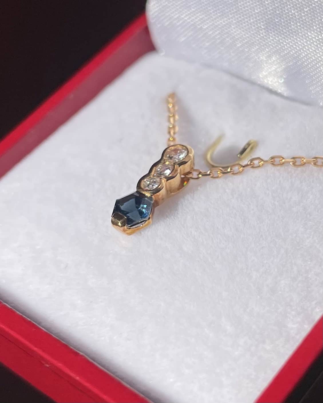 Collier Saphir 0.50 carat &amp; Diamants "Isadora" - Elliade Paris