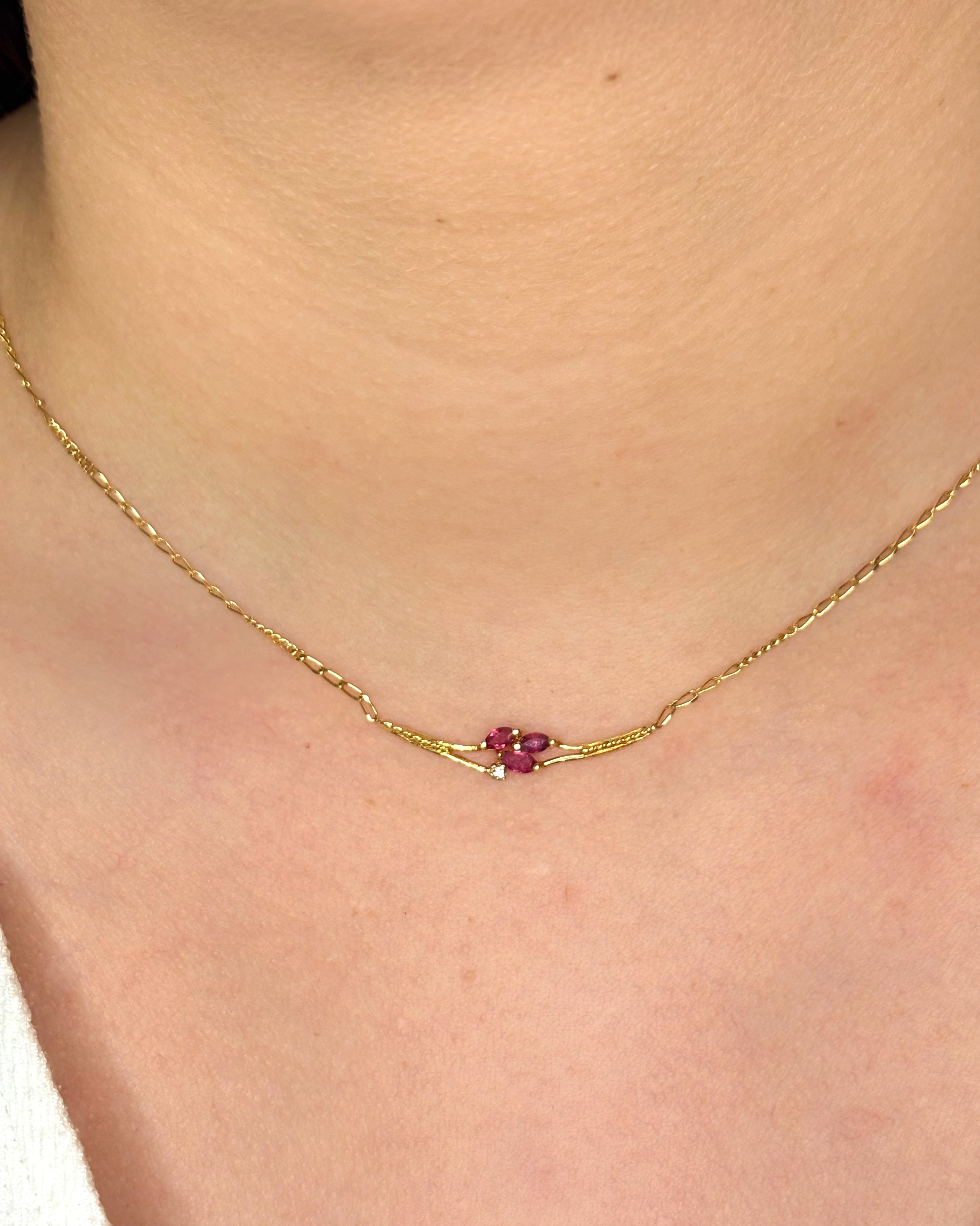 Collar Rubí 0,30 quilates y Diamante y Oro 3 g "Rosalina"