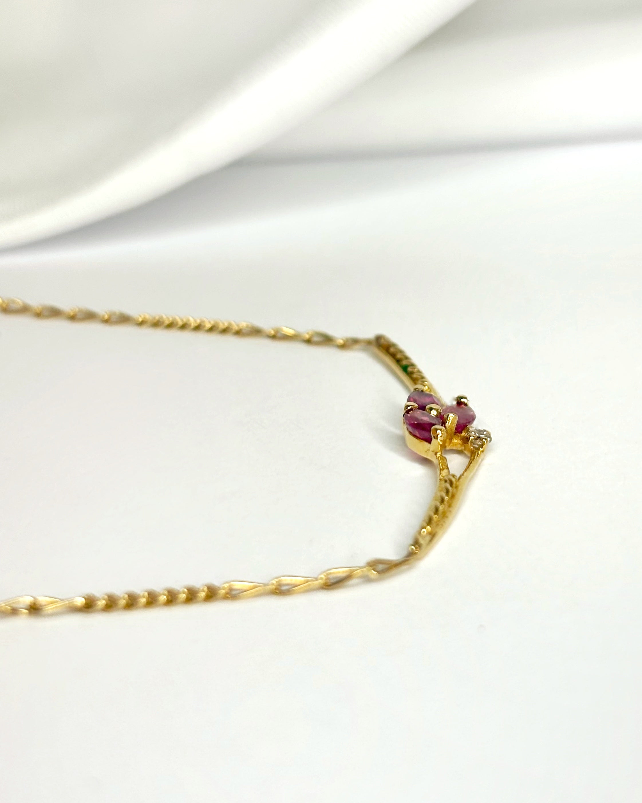 Collar Rubí 0,30 quilates y Diamante y Oro 3 g "Rosalina"