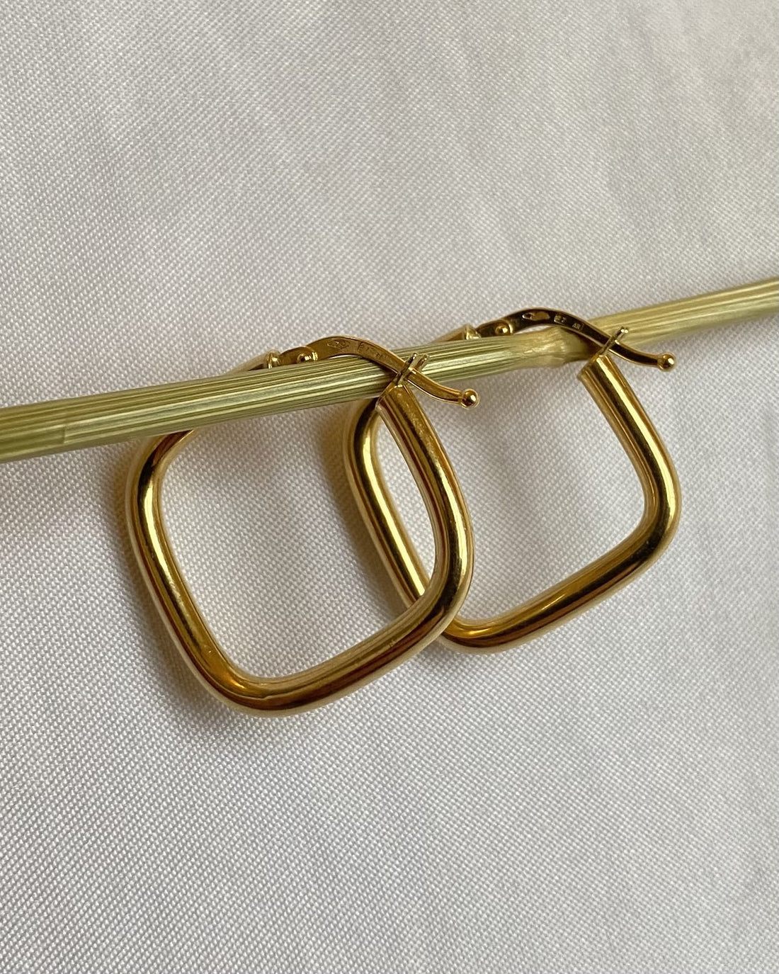 Pendientes de aro vintage dorados "Cleah"