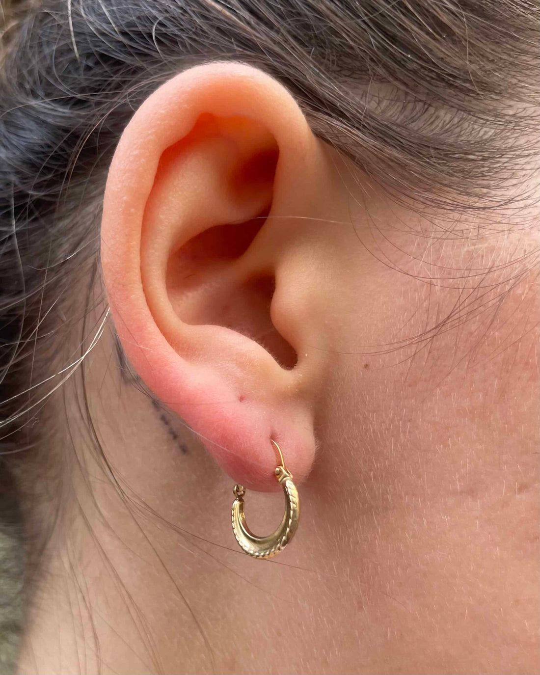 Vintage 18-carat gold "Barbara" hoop earrings