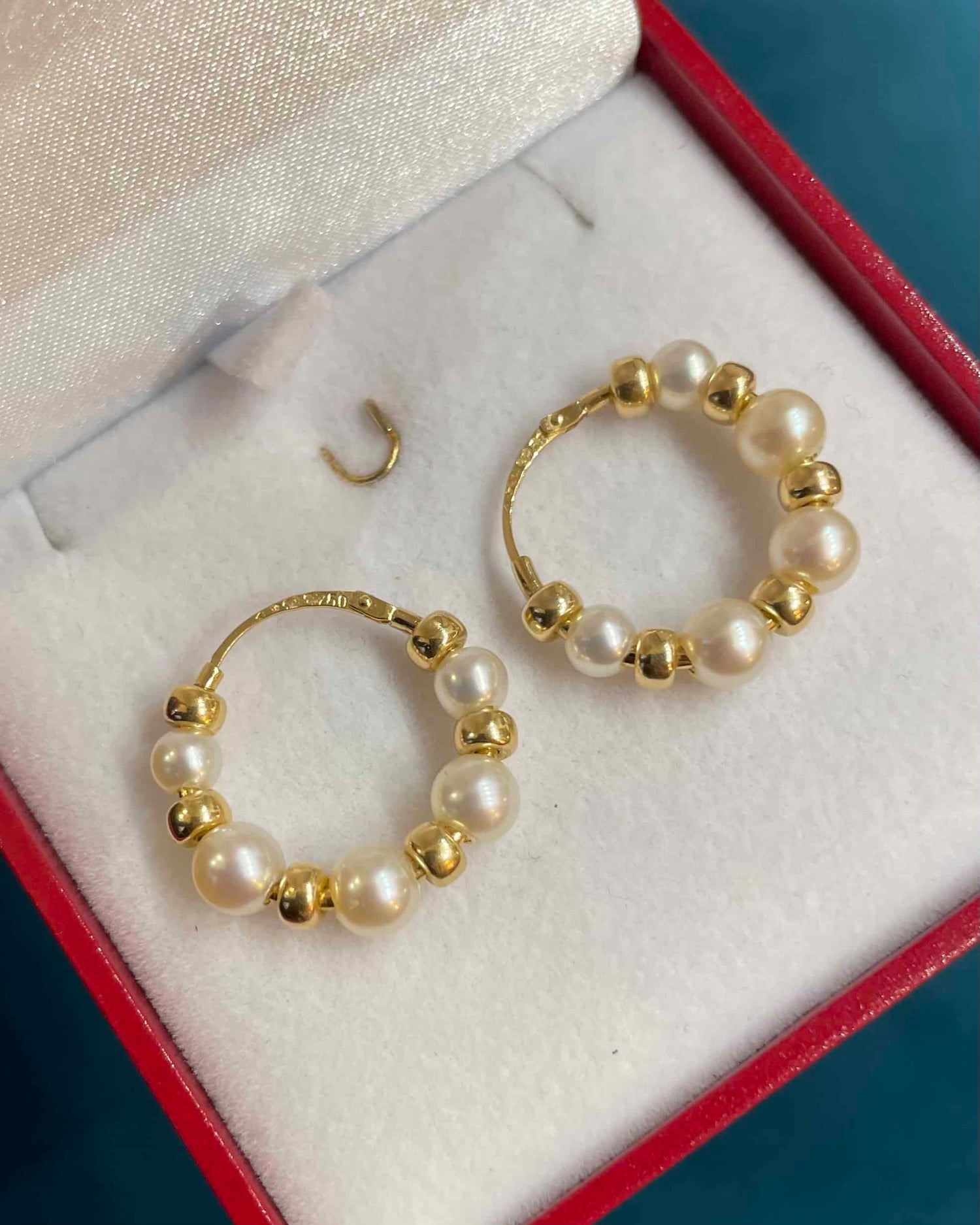 Vintage 18 Carat Gold &amp;amp; Pearl "Keïra" Hoop Earrings