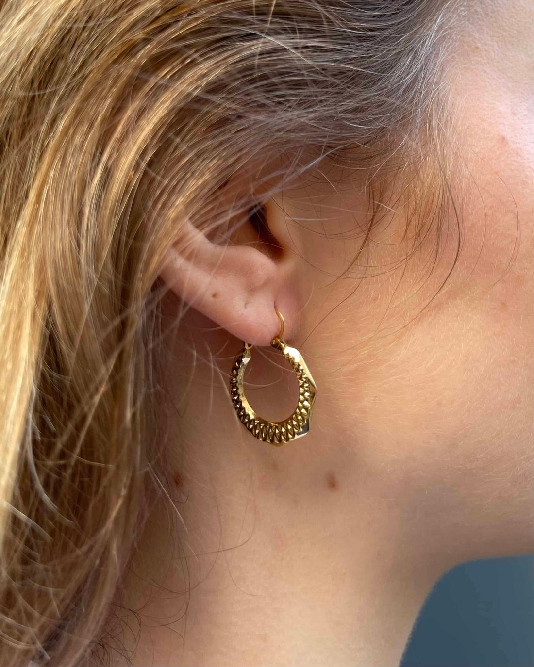Vintage 18k Yellow Gold "Estelle" Hoop Earrings