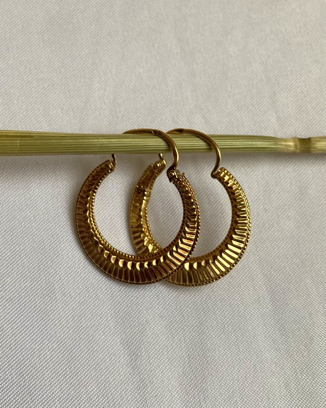 Pendientes de aro vintage dorados "Anitah"