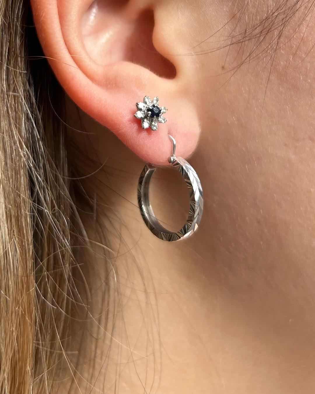 Vintage 18-carat white gold "Claudia" hoop earrings