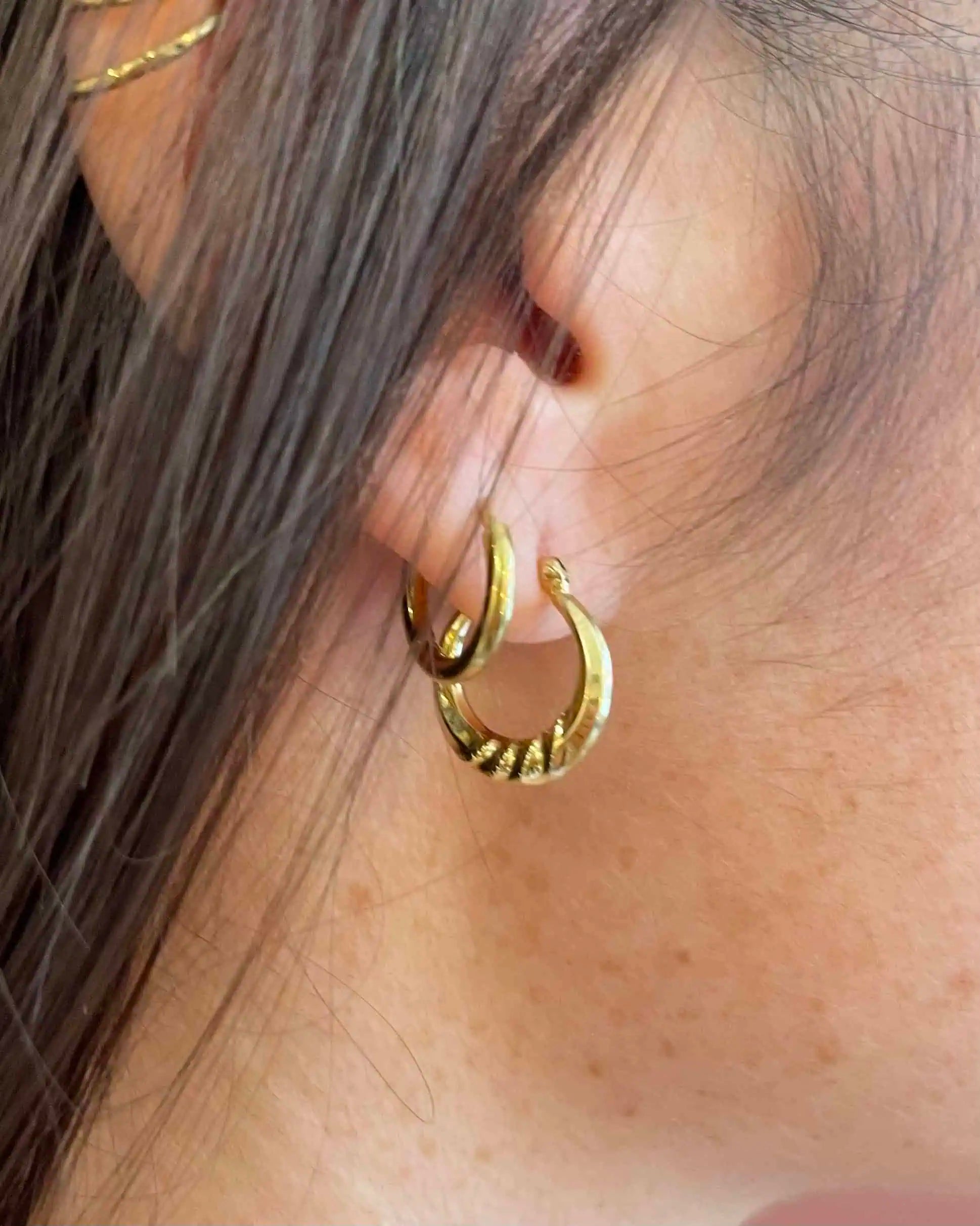 Vintage 18-carat gold "Aldrin" hoop earrings