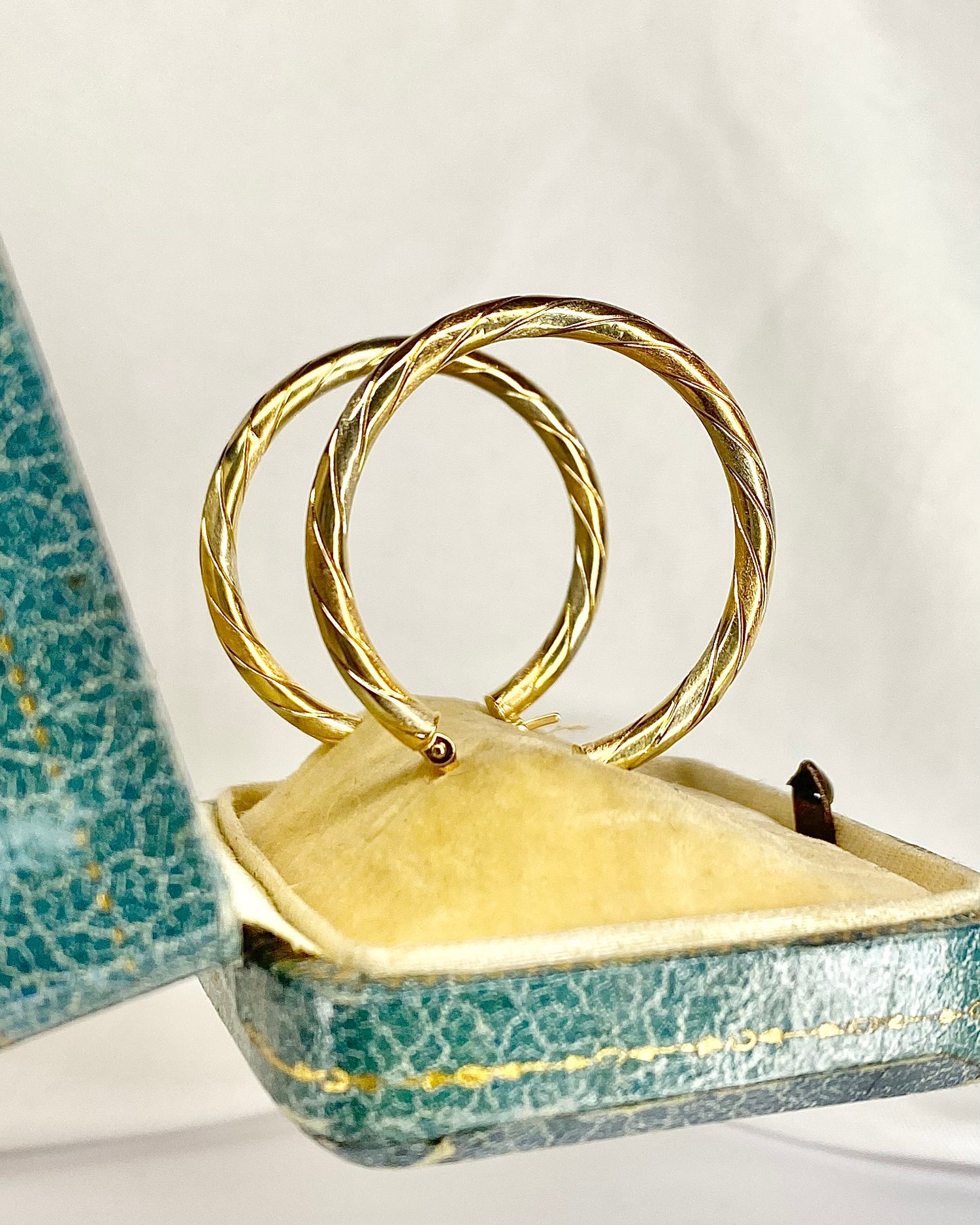 Créoles Trois Ors 18 carats 3.6 g &quot;Sam&quot;