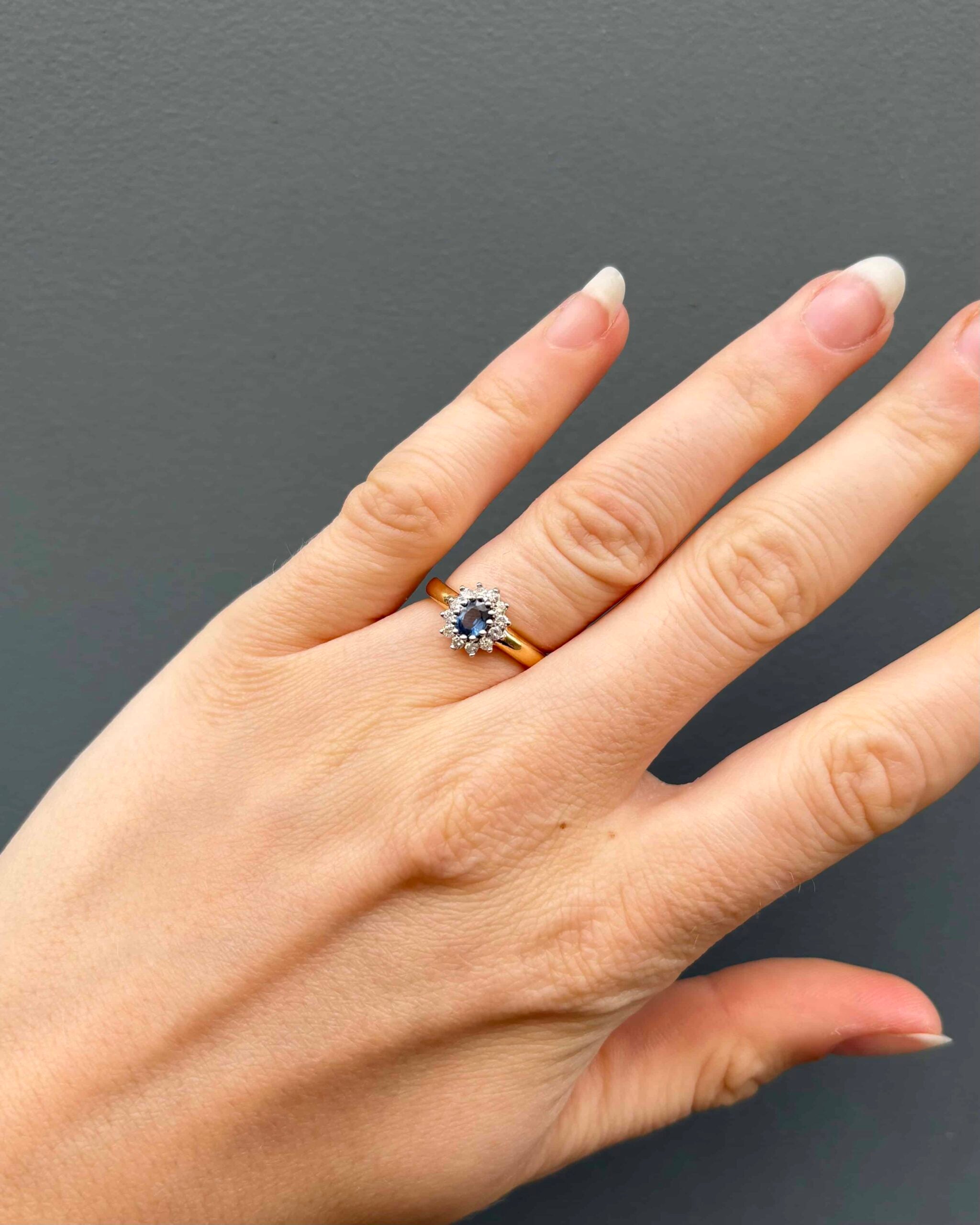 Bague Marguerite Saphir 0.43 Carat &amp; Diamants "Orliane" - Elliade Paris