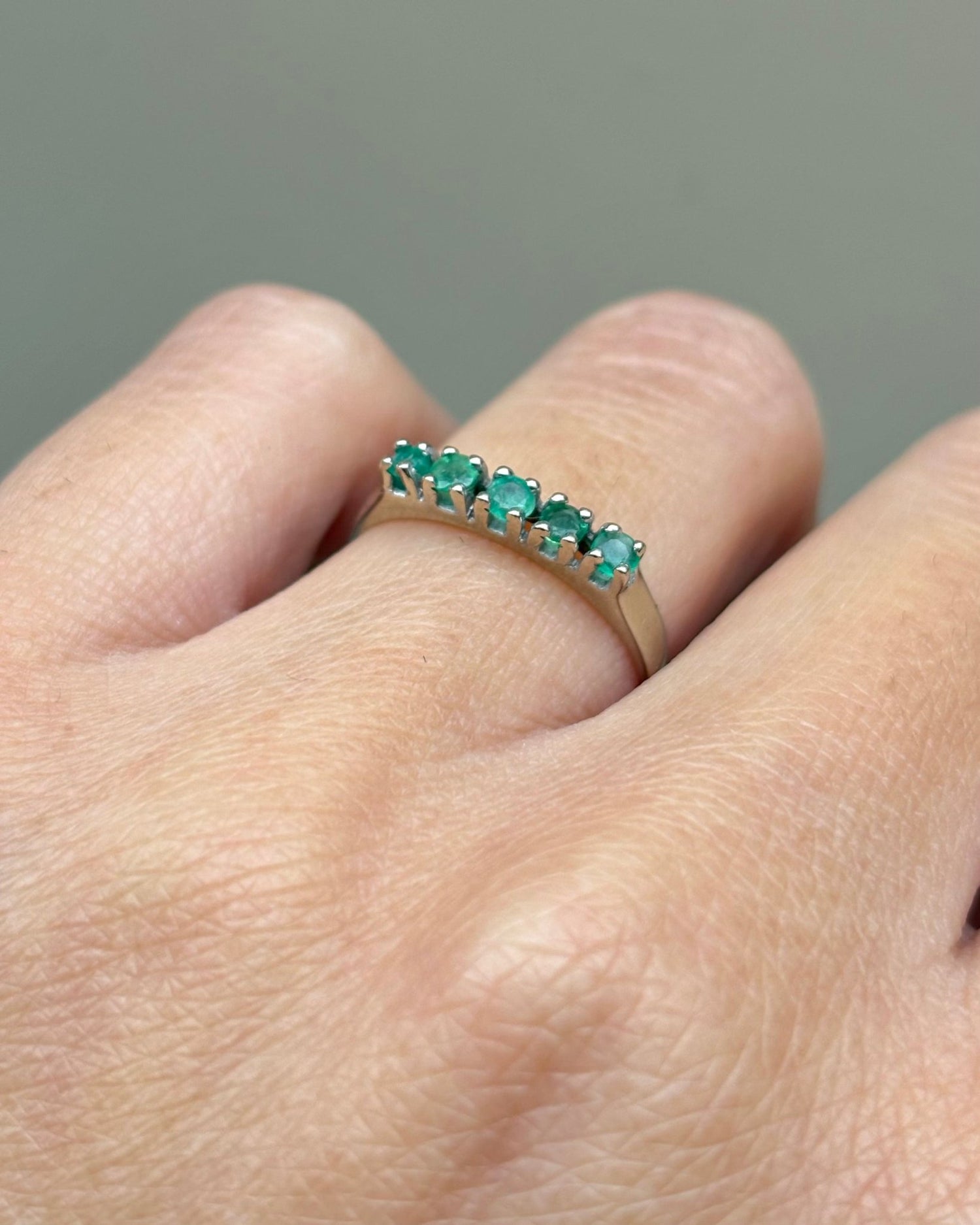 Demi - alliance 5 Émeraudes &quot;Georgia&quot; - Elliade Paris