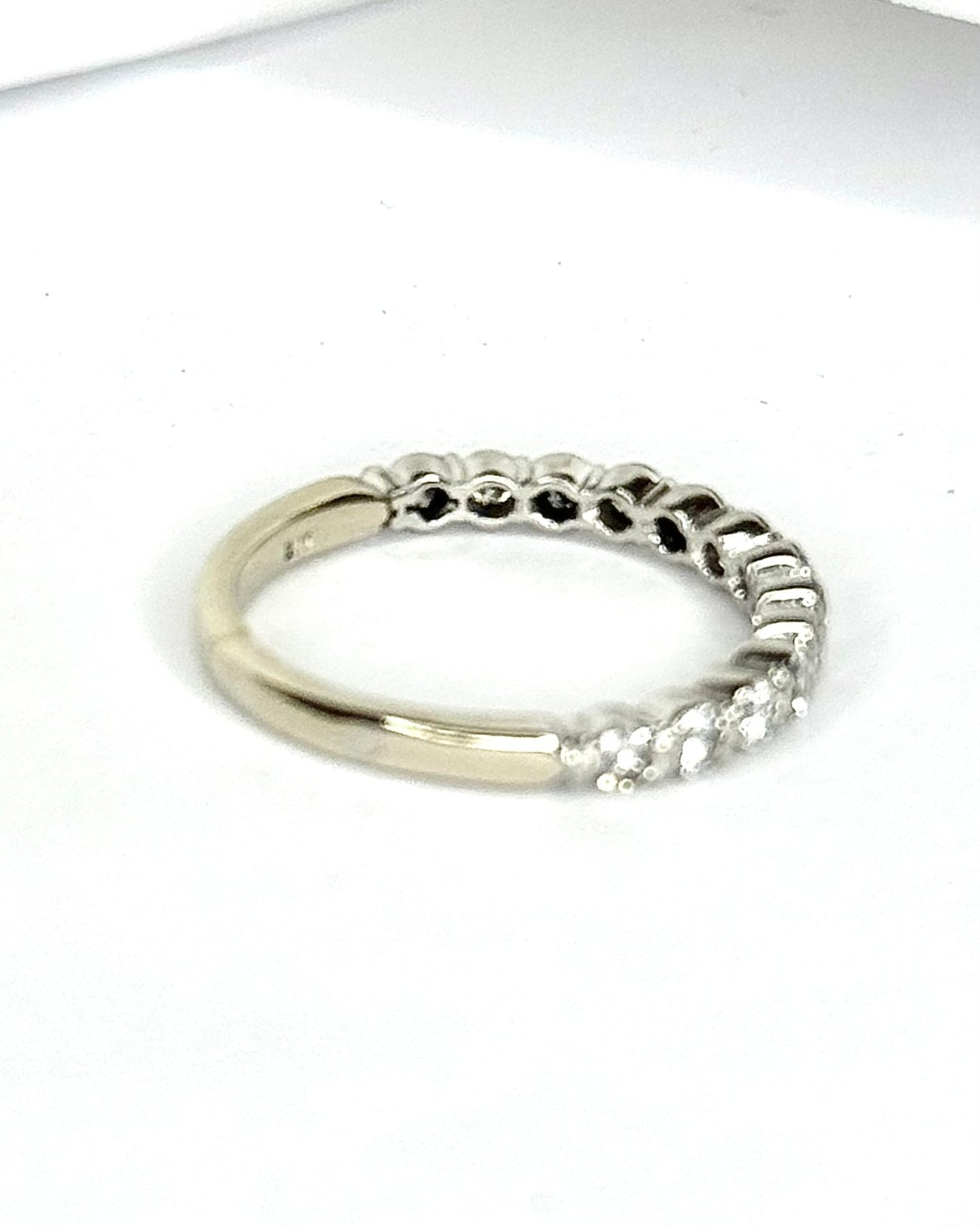 Demi-Alliance Diamants 0.65 carat 2.5 mm "Mia" - Elliade Paris