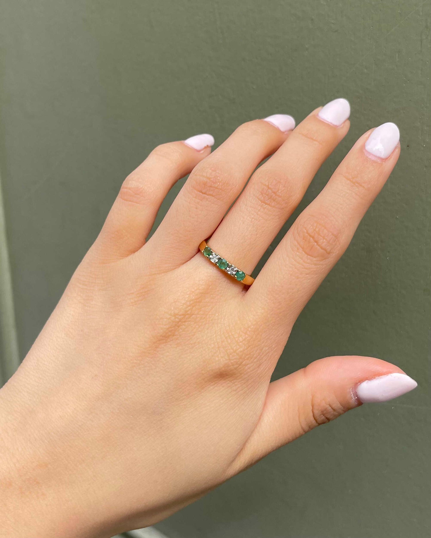 Demi-alliance émeraudes &amp; diamants &quot;Berthe&quot;