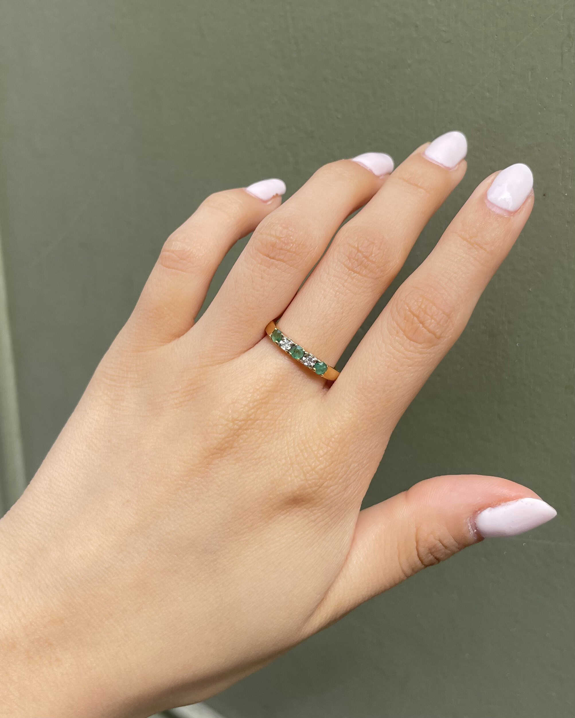 Demi-alliance émeraudes &amp; diamants "Berthe"